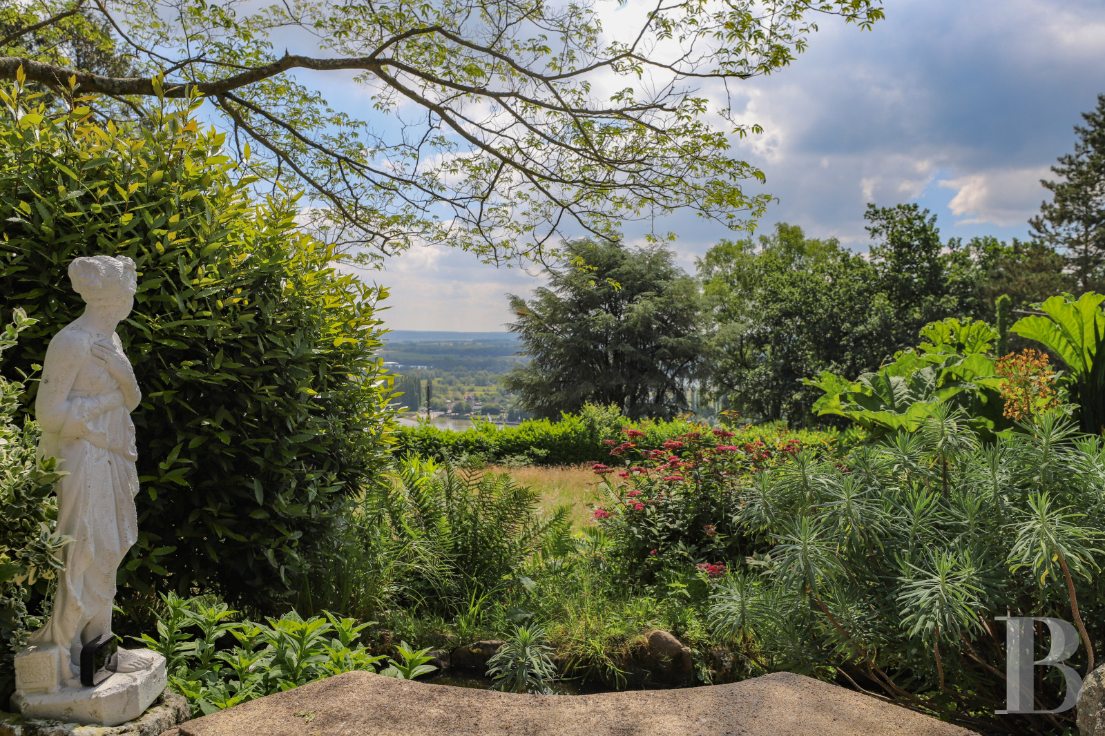 An Anglo-Norman-style villa in the Boucles de la Seine regional park in Normandy  - photo  n°2